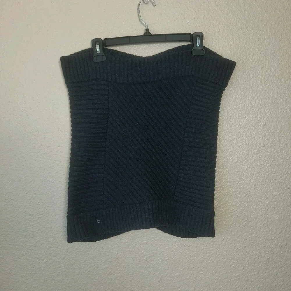Lululemon women's scarf, one size, black merino wool‎ knitted snood neck warmer